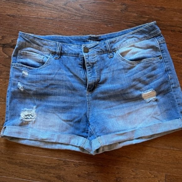 Time and Tru Denim Jean Short - Picture 1 of 2